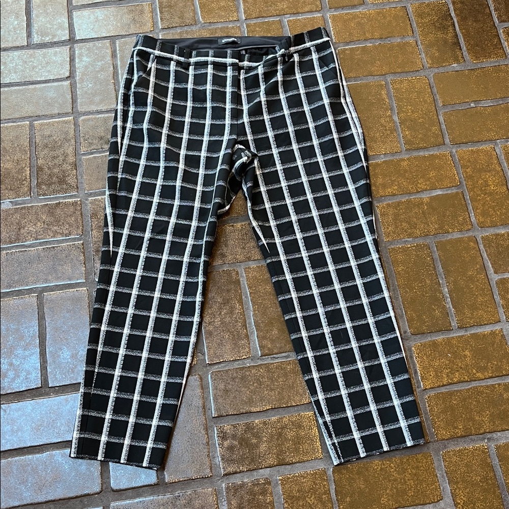 Express Black & White Plaid Mid Rise Columnist Ankle Trouser Pant
